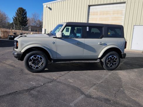 New 2025 Ford Bronco Outer Banks image 4