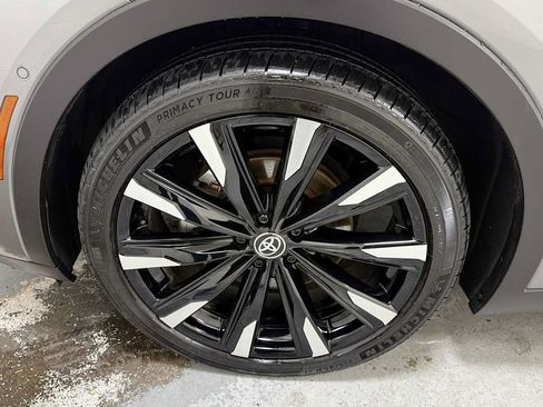 Certified 2024 Toyota Crown Platinum AWD/4WD image 10