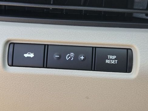 Used 2025 Nissan Altima 2.5 SV FWD image 24