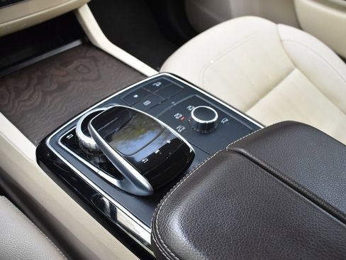 Used 2019 Mercedes-Benz GLE 400 4MATIC image 31
