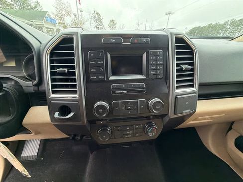 Used 2015 Ford F150 XLT image 28