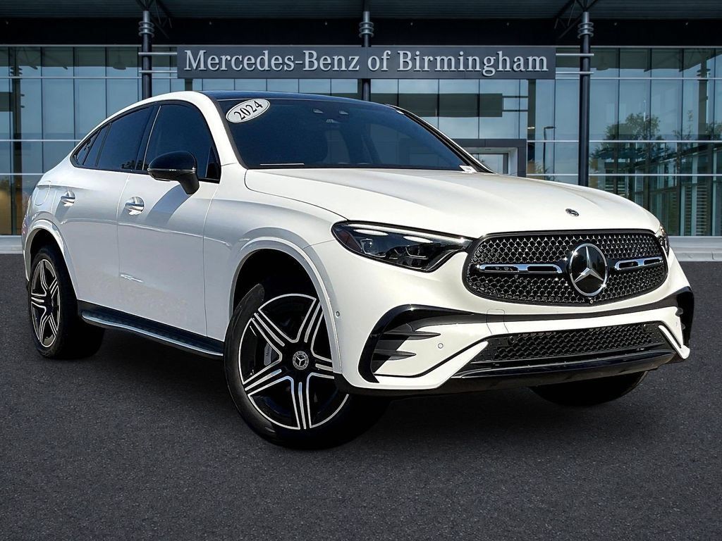 Used 2024 Mercedes-Benz GLC 300 4MATIC image 1