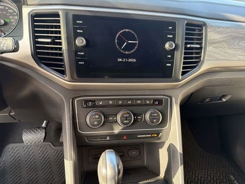 Used 2020 Volkswagen Atlas Cross Sport SE w/ Panoramic Sunroof Package image 19