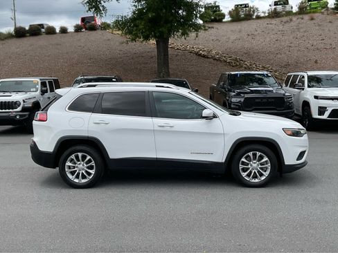 Used 2019 Jeep Cherokee Latitude w/ Popular Appearance Group FWD image 4