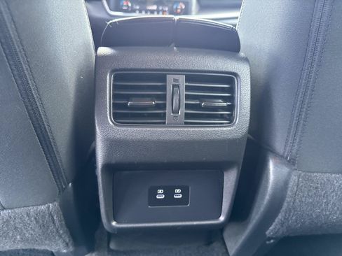 Used 2025 Nissan Rogue SV FWD image 32