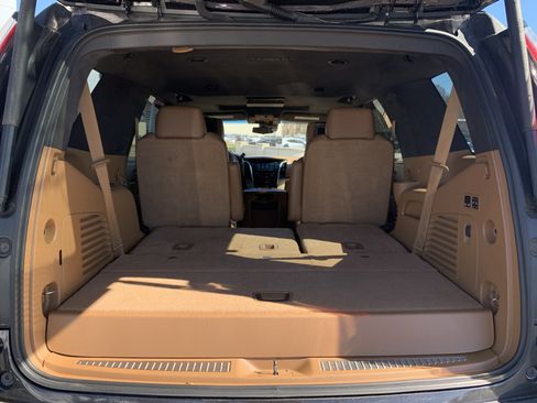 Used 2017 Cadillac Escalade Platinum image 34