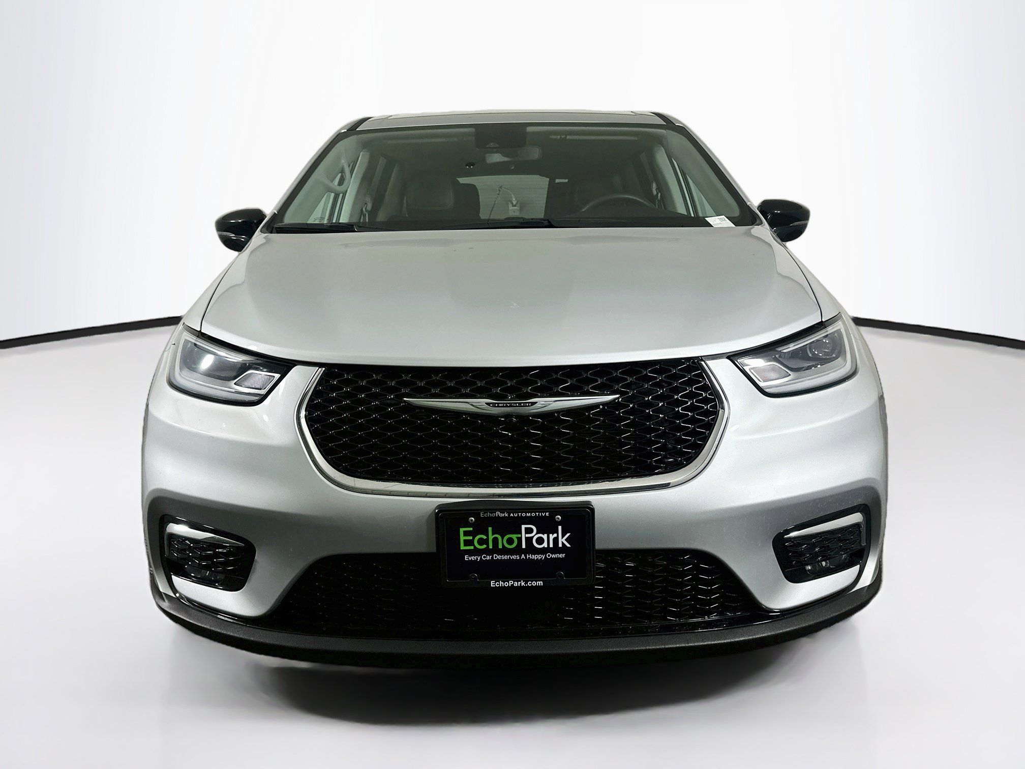 Used 2024 Chrysler Pacifica Limited FWD image 2
