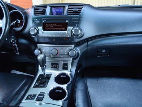 Used 2012 Toyota Highlander AWD image 21