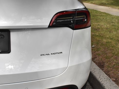 Used 2021 Tesla Model Y Long Range image 15