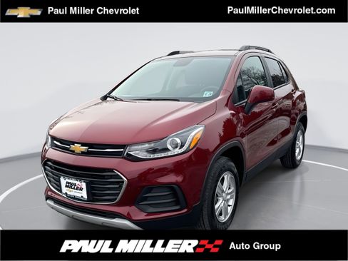 Used 2022 Chevrolet Trax LT w/ LT Convenience Package image 1