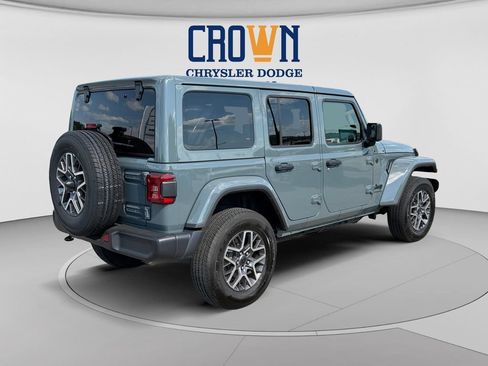 Used 2026 Jeep Wrangler Unlimited Sahara AWD/4WD image 3