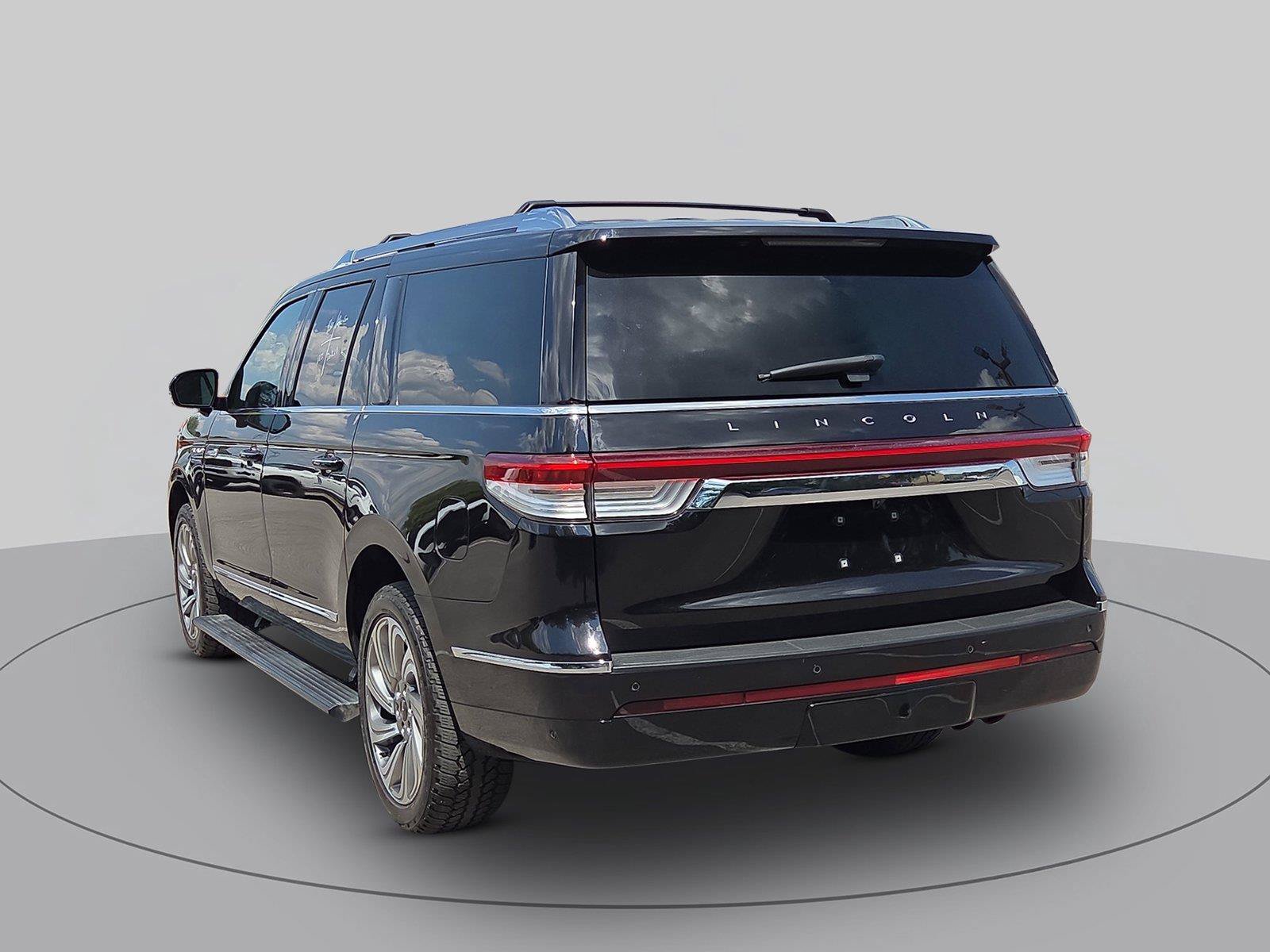 Used 2022 Lincoln Navigator L Reserve AWD/4WD image 5