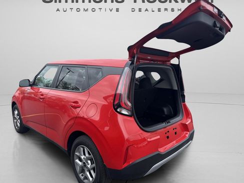 Used 2025 Kia Soul LX w/ LX Technology Package FWD image 3