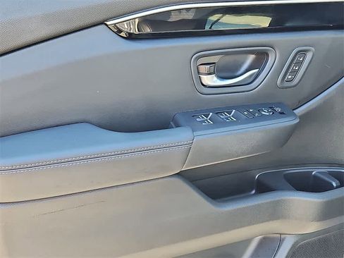 Certified 2025 Honda Pilot Touring image 11