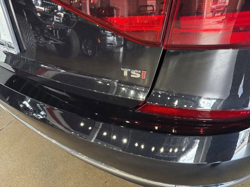 Used 2018 Volkswagen Passat 2.0T R-Line image 17