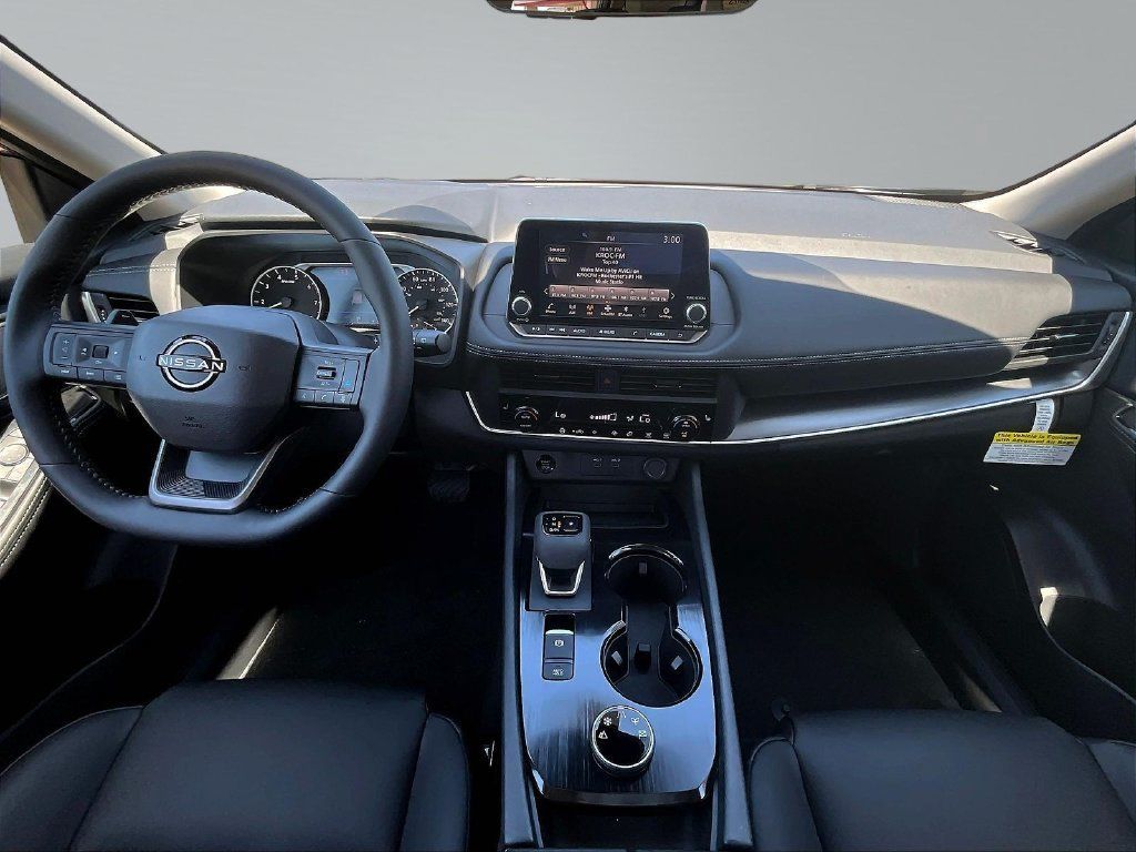 Used 2026 Nissan Rogue Dark Armor AWD/4WD image 5