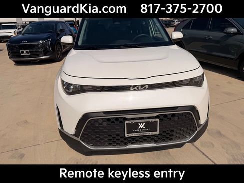 Certified 2025 Kia Soul LX w/ LX Technology Package FWD image 7