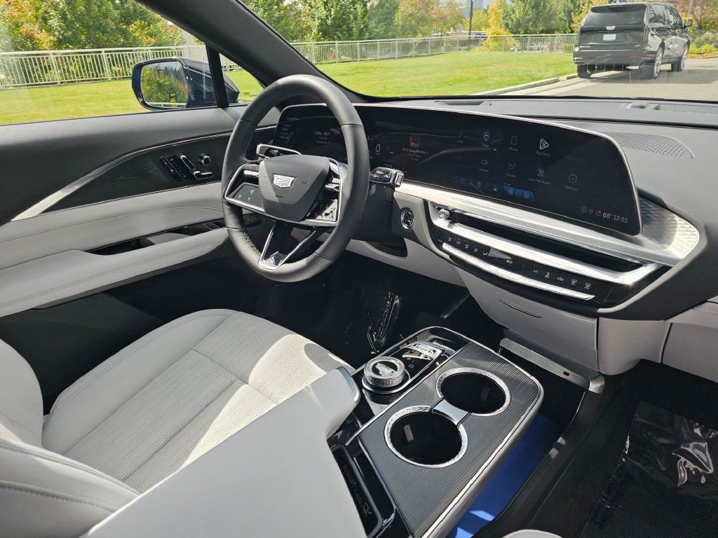 Certified 2024 Cadillac Lyriq Luxury AWD/4WD image 10