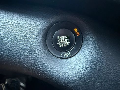 Used 2016 Jeep Cherokee Limited AWD/4WD image 26