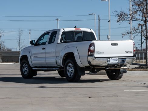 Used 2014 Toyota Tacoma PreRunner w/ SR5 Package image 3