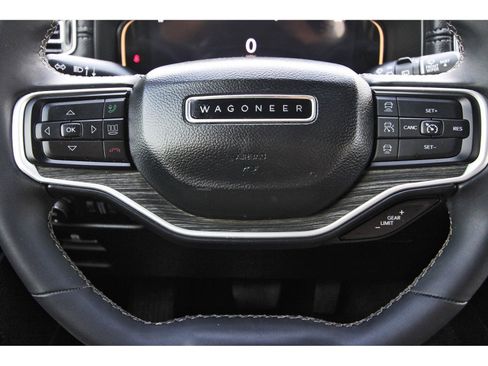 Used 2023 Jeep Wagoneer Series III w/ Preferred Equipment Group AWD/4WD image 18
