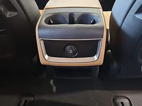 Used 2024 Kia Carnival LX image 17