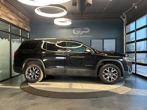 Used 2023 GMC Acadia SLT AWD/4WD image 2