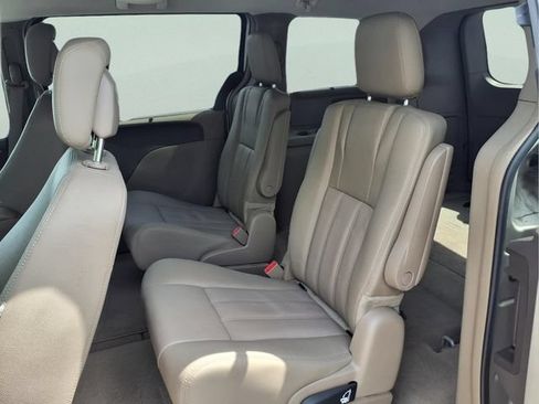 Used 2015 Chrysler Town & Country Touring-L FWD image 10
