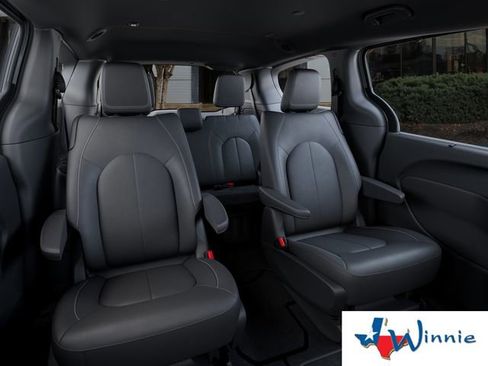 New 2026 Chrysler Pacifica Select image 18