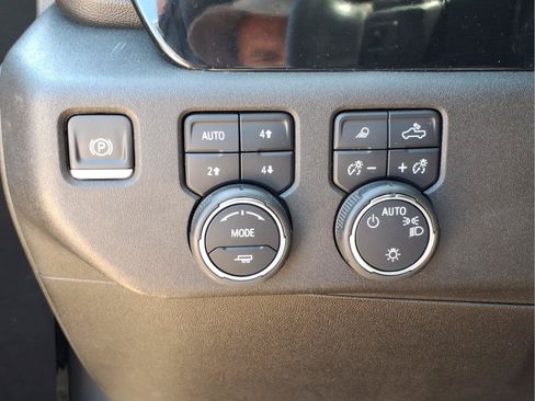 Used 2024 Chevrolet Silverado 1500 LT w/ Z71 Off-Road Package AWD/4WD image 18