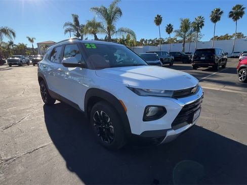 Used 2023 Chevrolet TrailBlazer LT image 2