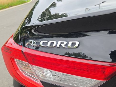 Used 2018 Honda Accord EX image 32