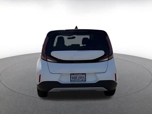 Used 2025 Kia Soul LX w/ LX Technology Package FWD image 12