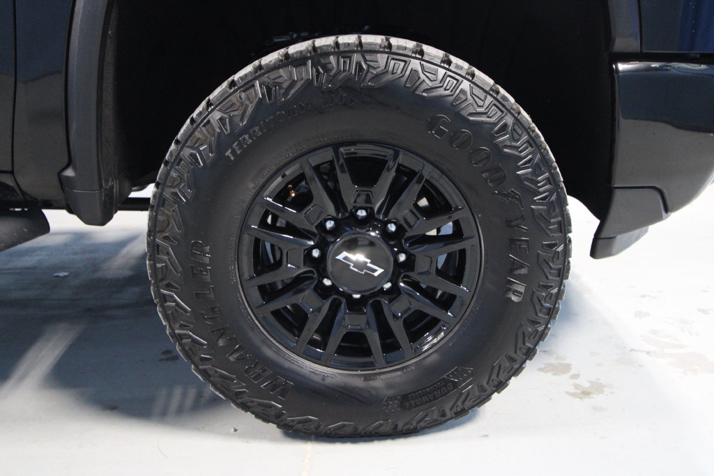Used 2025 Chevrolet Silverado 2500 ZR2 w/ Technology Package AWD/4WD image 40