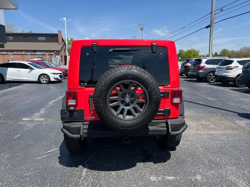 Used 2013 Jeep Wrangler Unlimited Sahara w/ Dual Top Group AWD/4WD image 5
