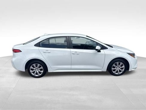Used 2025 Toyota Corolla LE FWD image 6