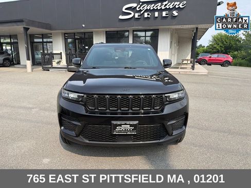 Used 2024 Jeep Grand Cherokee Altitude AWD/4WD image 2