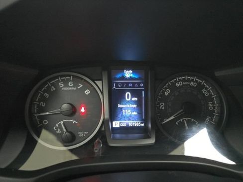 Used 2018 Toyota Tacoma TRD Off-Road AWD/4WD image 25