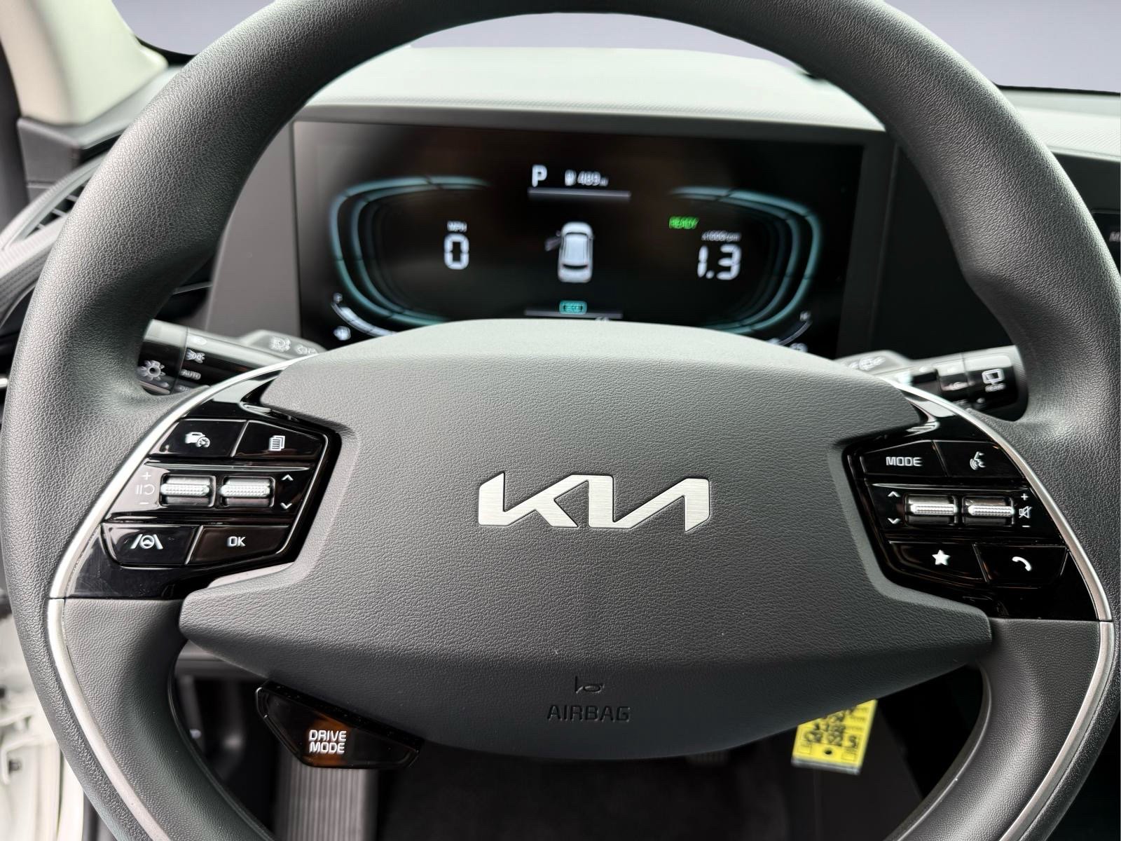Used 2025 Kia Niro LX FWD image 28