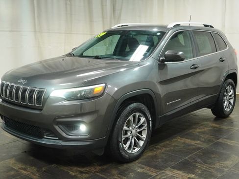 Used 2019 Jeep Cherokee Latitude Plus w/ Cold Weather Group AWD/4WD image 2