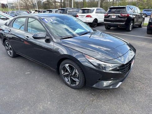 Used 2023 Hyundai Elantra SEL w/ Convenience Package FWD image 5