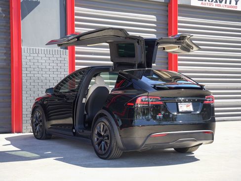 Used 2024 Tesla Model X image 6