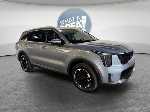 Certified 2025 Kia Sorento S AWD/4WD image 1