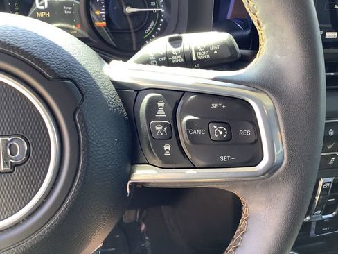 Used 2024 Jeep Wrangler Unlimited Sahara w/ Technology Group AWD/4WD image 12