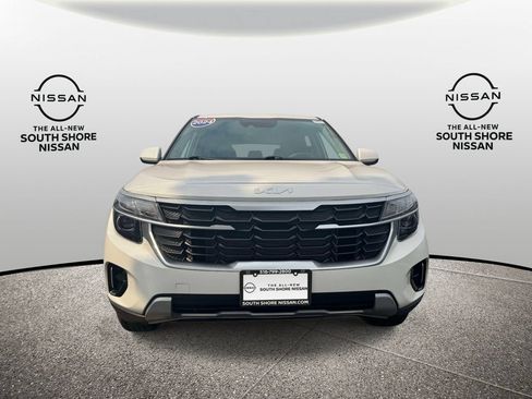 Used 2024 Kia Seltos LX AWD/4WD image 2