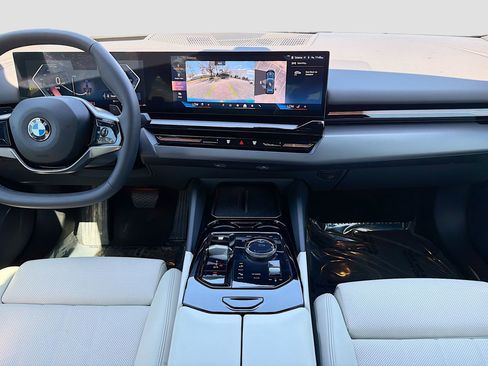 Used 2025 BMW 530i w/ M Sport Package image 21