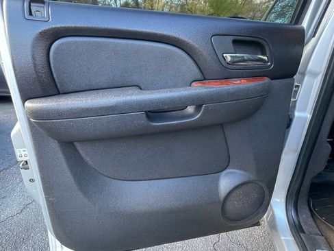 Used 2010 Chevrolet Silverado 1500 LTZ w/ Z71 Appearance Package image 19