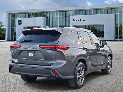 Used 2023 Toyota Highlander XLE image 6
