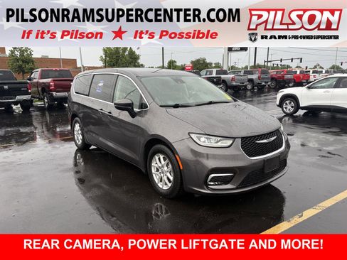 Used 2023 Chrysler Pacifica Touring-L FWD image 1