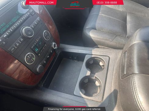 Used 2013 Chevrolet Suburban LT AWD/4WD image 16